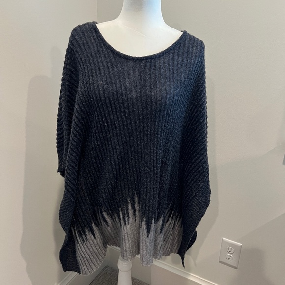 Karen Kane Poncho Sweater Size Medium - Picture 1 of 3
